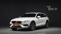 2021 Volvo V60 B5 Pro AWD, белый — фото 1