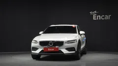 2021 Volvo V60 B5 Pro AWD, белый — фото 3