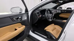 2021 Volvo V60 B5 Pro AWD, белый — фото 10