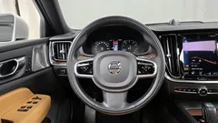 2021 Volvo V60 B5 Pro AWD, белый — фото 13