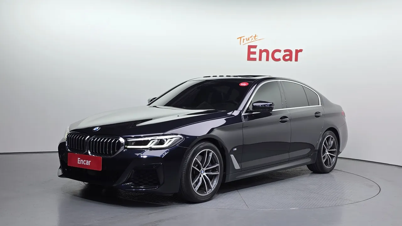 2022 BMW 5-Series 520i M Sport