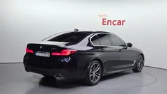 2022 BMW 5-Series 520i M Sport — фото 2