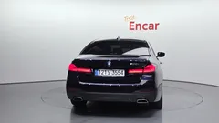2022 BMW 5-Series 520i M Sport — фото 4