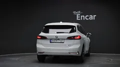 2023 BMW 2-Series 220i Luxury, белый — фото 4