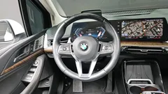 2023 BMW 2-Series 220i Luxury, белый — фото 13