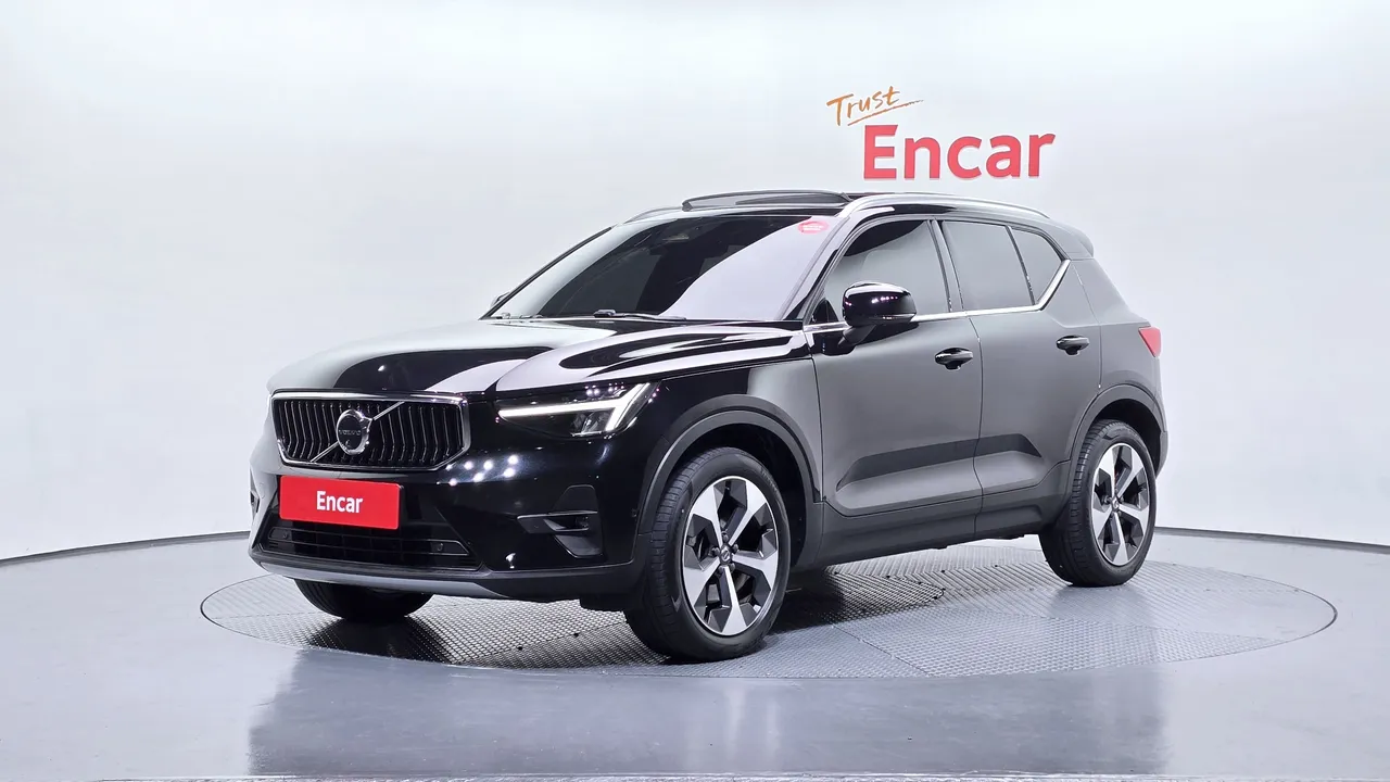 2023 Volvo XC40 B4 Ultimate Bright