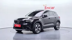 2023 Volvo XC40 B4 Ultimate Bright, чёрный — фото 1