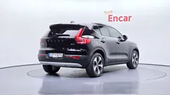 2023 Volvo XC40 B4 Ultimate Bright, чёрный — фото 2