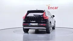 2023 Volvo XC40 B4 Ultimate Bright, чёрный — фото 4