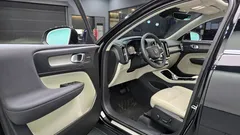 2023 Volvo XC40 B4 Ultimate Bright, чёрный — фото 11