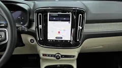 2023 Volvo XC40 B4 Ultimate Bright, чёрный — фото 14
