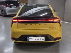 2024 Toyota Prius 2.0 XLE, жёлтый — фото 3