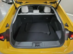 2024 Toyota Prius 2.0 XLE, жёлтый — фото 4