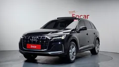 2021 Audi Q7 45 TDI Quattro Premium, чёрный — фото 1