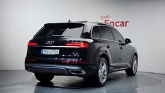 2021 Audi Q7 45 TDI Quattro Premium, чёрный — фото 2