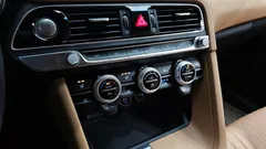 2021 Genesis G70 Gasoline 2.0T 2WD, белый — фото 18