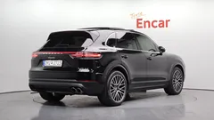 2023 Porsche Cayenne 3.0 — фото 2