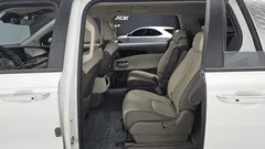 2023 Kia Carnival Diesel 9-Seater Prestige — фото 12