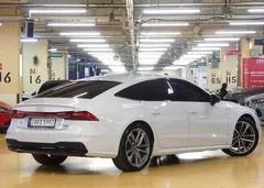 2022 Audi A7 55 TFSI Quattro Premium, белый — фото 2