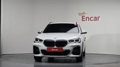 2022 BMW X1 xDrive 20i M Sport, белый — фото 3