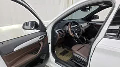 2022 BMW X1 xDrive 20i M Sport, белый — фото 10