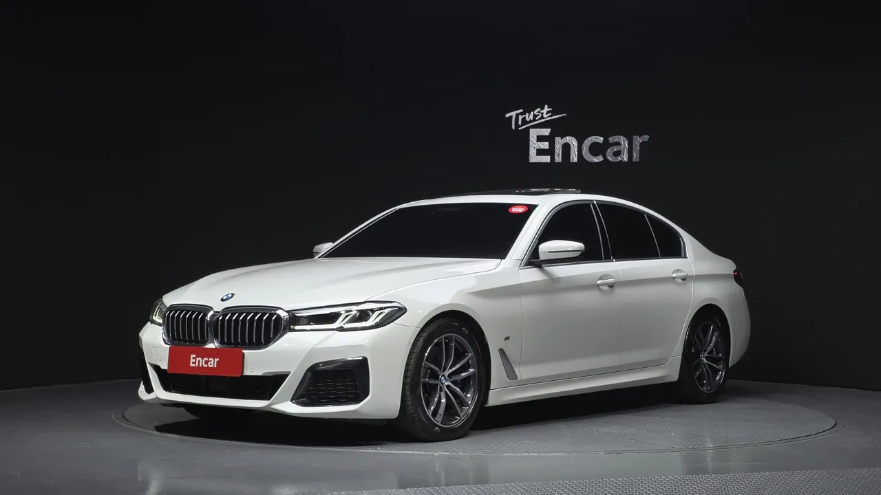 2022 BMW 5-Series 520i M Sport