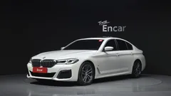 2022 BMW 5-Series 520i M Sport, белый — фото 1