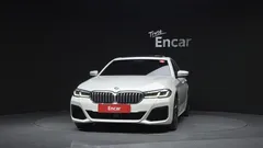 2022 BMW 5-Series 520i M Sport, белый — фото 3