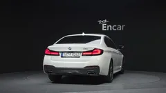 2022 BMW 5-Series 520i M Sport, белый — фото 4