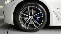 2022 BMW 5-Series 520i M Sport, белый — фото 5