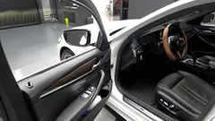 2022 BMW 5-Series 520i M Sport, белый — фото 11