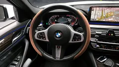 2022 BMW 5-Series 520i M Sport, белый — фото 13