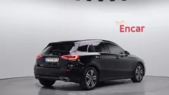 2022 Mercedes-Benz A-Class A220 Hatchback — фото 2