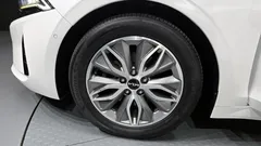 2023 Kia K5 Signature, белый — фото 5
