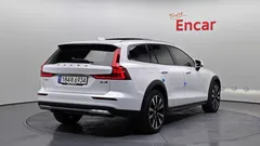 2023 Volvo V60 B5 Ultimate AWD — фото 2