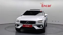 2023 Volvo V60 B5 Ultimate AWD — фото 3