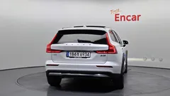 2023 Volvo V60 B5 Ultimate AWD — фото 4