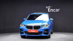 2022 BMW X1 xDrive 20i M Sport, синий — фото 3
