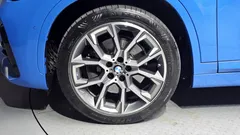 2022 BMW X1 xDrive 20i M Sport, синий — фото 5