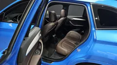 2022 BMW X1 xDrive 20i M Sport, синий — фото 16