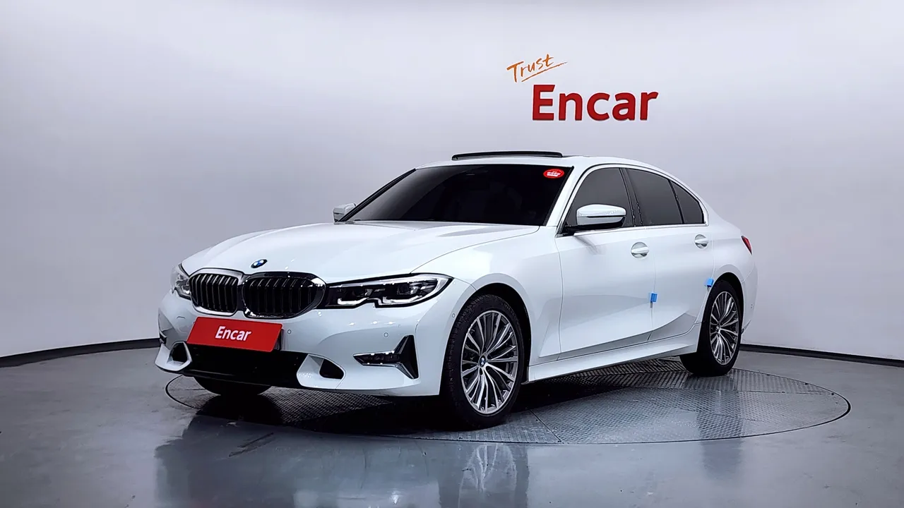 2022 BMW 3-Series 320i Luxury