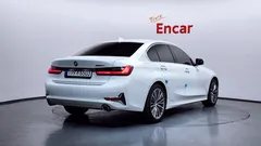 2022 BMW 3-Series 320i Luxury — фото 2