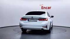 2022 BMW 3-Series 320i Luxury — фото 4