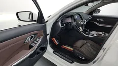 2022 BMW 3-Series 320i Luxury — фото 10