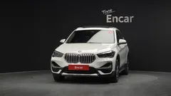 2021 BMW X1 xDrive 20i xLine, белый — фото 3