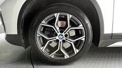 2021 BMW X1 xDrive 20i xLine, белый — фото 5