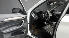 2021 BMW X1 xDrive 20i xLine, белый — фото 15