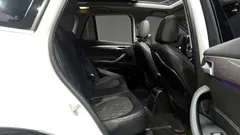 2021 BMW X1 xDrive 20i xLine, белый — фото 16