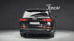 2022 Audi Q7 55 TFSI Quattro Premium, чёрный — фото 4