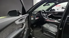 2022 Audi Q7 55 TFSI Quattro Premium, чёрный — фото 15